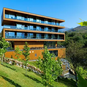 Hotel Uji Ftohte, Tepelene